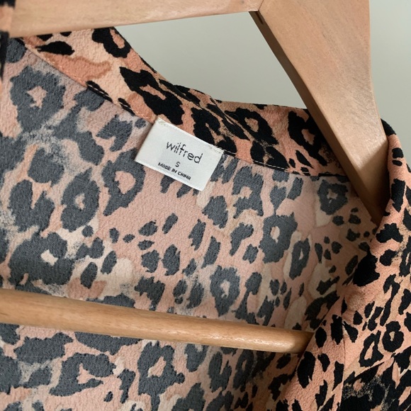 Aritzia Wilfred leopard print blouse - Picture 2 of 4